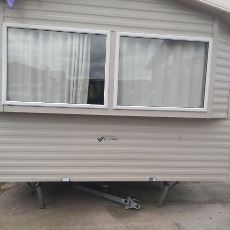 D24 Is A 2 Bedroom 6 Berth Caravan Close To The Beach On Whitehouse Leisure Park In Towyn Near Rhyl With Decking And Private Parking Space This Is A Pet Free Caravan Abergele Εξωτερικό φωτογραφία