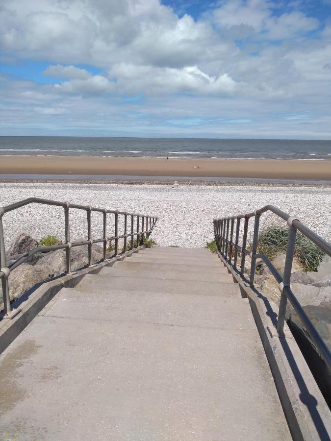 D24 Is A 2 Bedroom 6 Berth Caravan Close To The Beach On Whitehouse Leisure Park In Towyn Near Rhyl With Decking And Private Parking Space This Is A Pet Free Caravan Abergele Εξωτερικό φωτογραφία