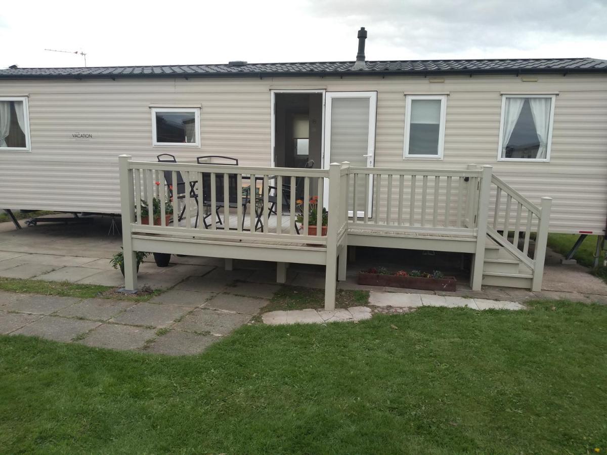 D24 Is A 2 Bedroom 6 Berth Caravan Close To The Beach On Whitehouse Leisure Park In Towyn Near Rhyl With Decking And Private Parking Space This Is A Pet Free Caravan Abergele Εξωτερικό φωτογραφία