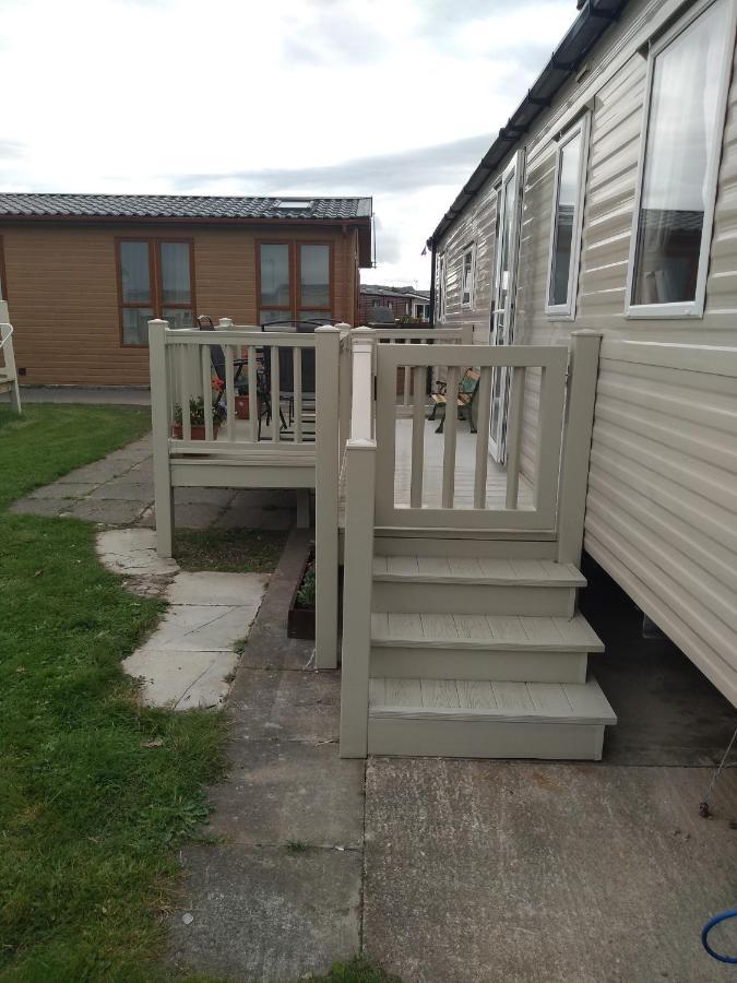 D24 Is A 2 Bedroom 6 Berth Caravan Close To The Beach On Whitehouse Leisure Park In Towyn Near Rhyl With Decking And Private Parking Space This Is A Pet Free Caravan Abergele Εξωτερικό φωτογραφία